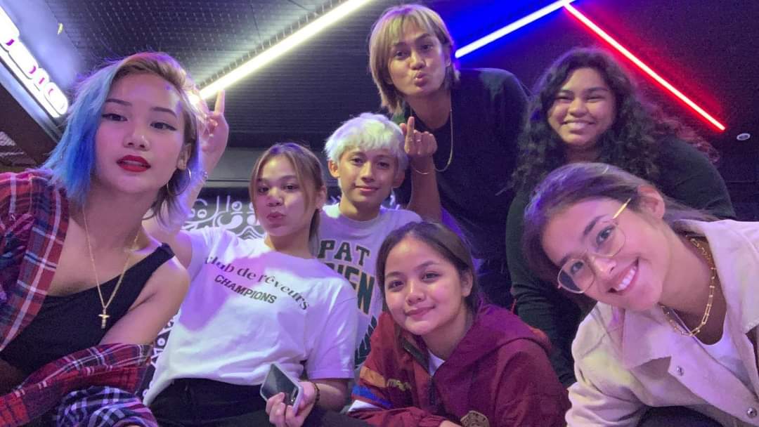 LizQuensUNITE_'s tweet photo. Private dance class session done with them gurlz more to come! π₯π₯π₯
Had so much fun teaching them!
Mga fast learners grabe natapos lang naman po nila yung isang song ππ»ππ»ππ»
Liza Soberano
@althea alvarado
EJ Nacion
@mcellinee
@mjdasco
@rhiannabacal
#PrivateDanceClass https://t.co/pZDpFmE4JS