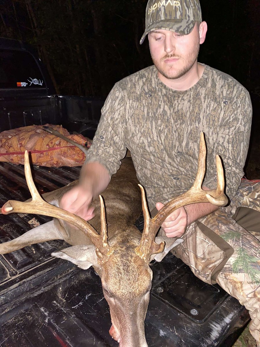 SlaunchOutdoors's tweet photo. Griff and Ol Ron got it done with past weekend with 2 nice bucks. #deer #deerhunting #whitetail #whitetaildeer #bigbuck #buck #muddy #fourtharrow #browning #spypoint #magellan #turkey #outdoor #outdoors #trailcam #danner #rocky #sony #gopro https://t.co/sWYnIyYr8k