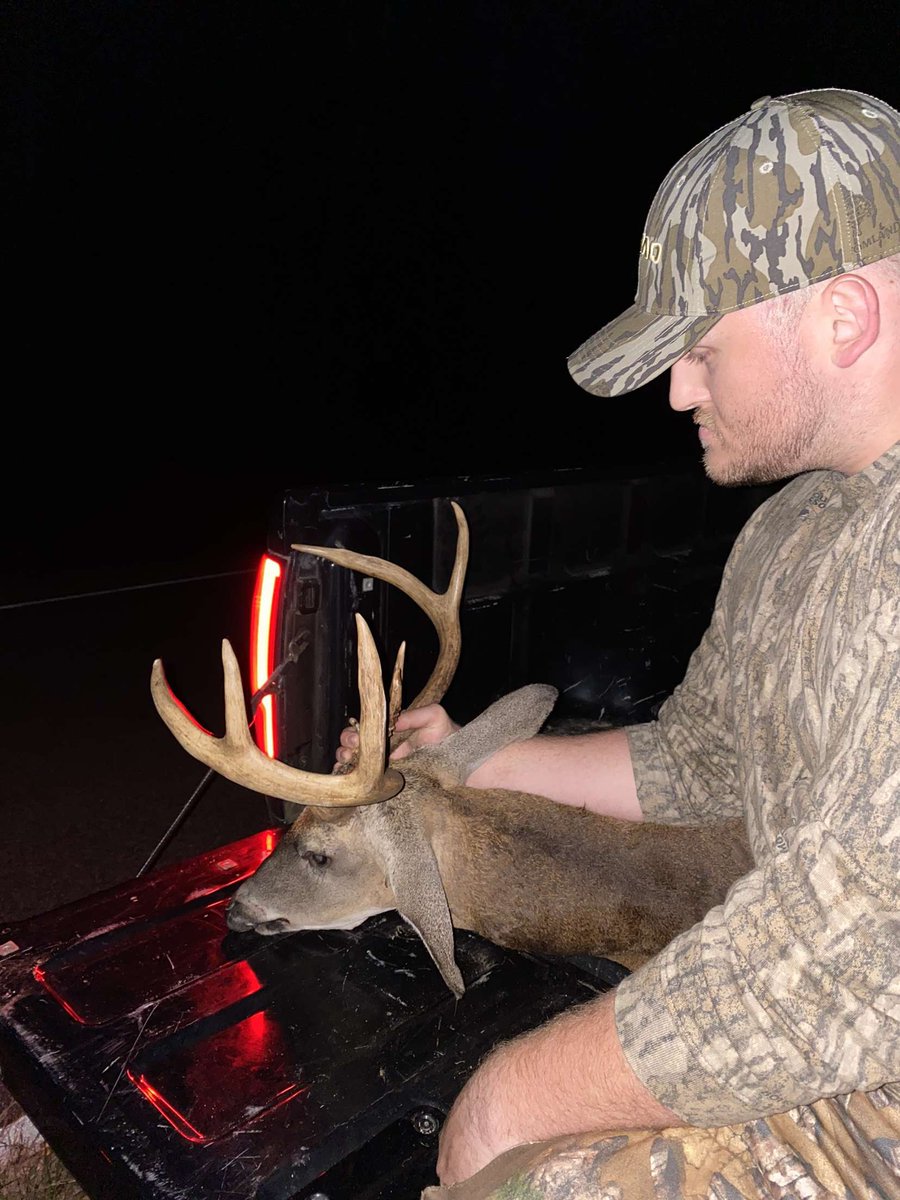 SlaunchOutdoors's tweet photo. Griff and Ol Ron got it done with past weekend with 2 nice bucks. #deer #deerhunting #whitetail #whitetaildeer #bigbuck #buck #muddy #fourtharrow #browning #spypoint #magellan #turkey #outdoor #outdoors #trailcam #danner #rocky #sony #gopro https://t.co/sWYnIyYr8k