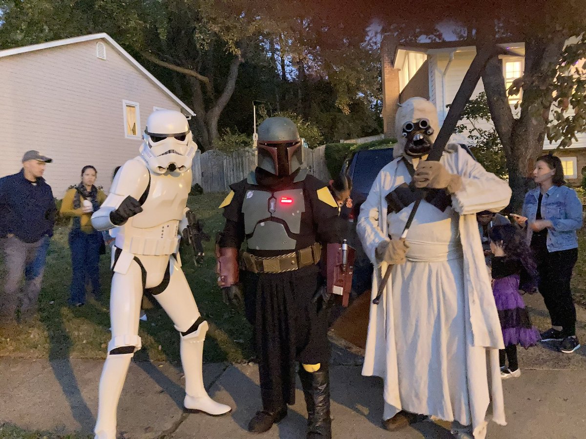matthewsnagy's tweet photo. #HappyHalloween from a galaxy far, far away! #StarWars #cosplay #stormtrooper https://t.co/39UFdShAX5