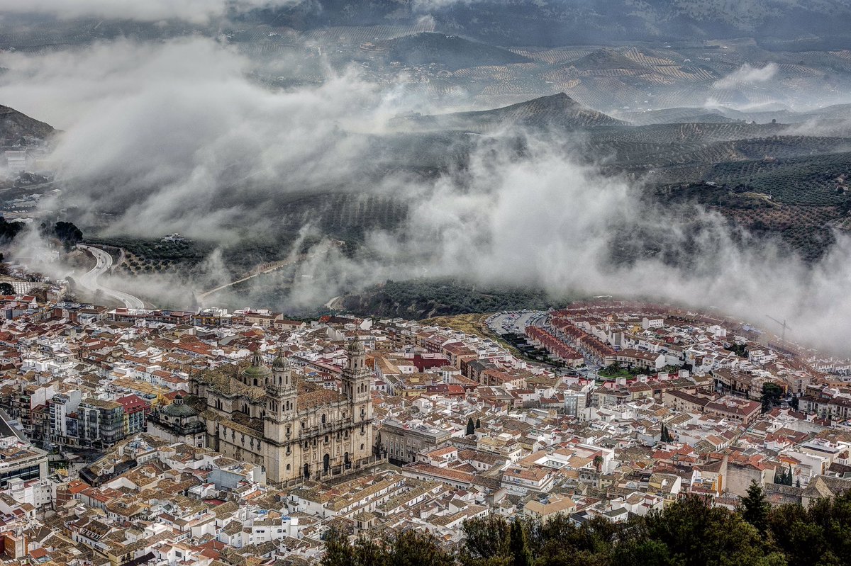 ESEGAR1's tweet photo. Maravillas de España 🇪🇸.
Jaén y su catedral desde el cerro de Santa Catalina. https://t.co/o9CwwSX84p