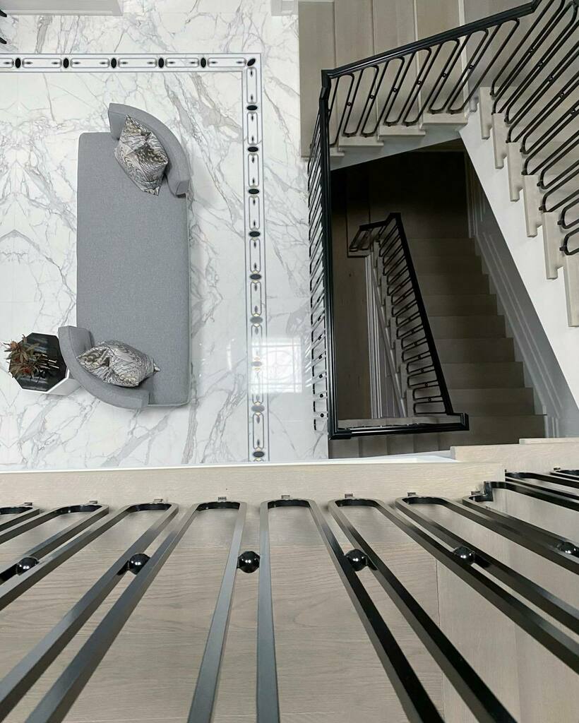 ReginaSturrock's tweet image. View down …..
#chateauonthelake 
Interior architecture. Interior design.  by #reginasturrockdesigninc @reginasturrock 
.
.
#customrailing #customstairs #customhome #rssignature #classic #timeless #uniquelybeautiful #newbuildhome #staircase #interiora… instagr.am/p/CVu4uK9LMuX/