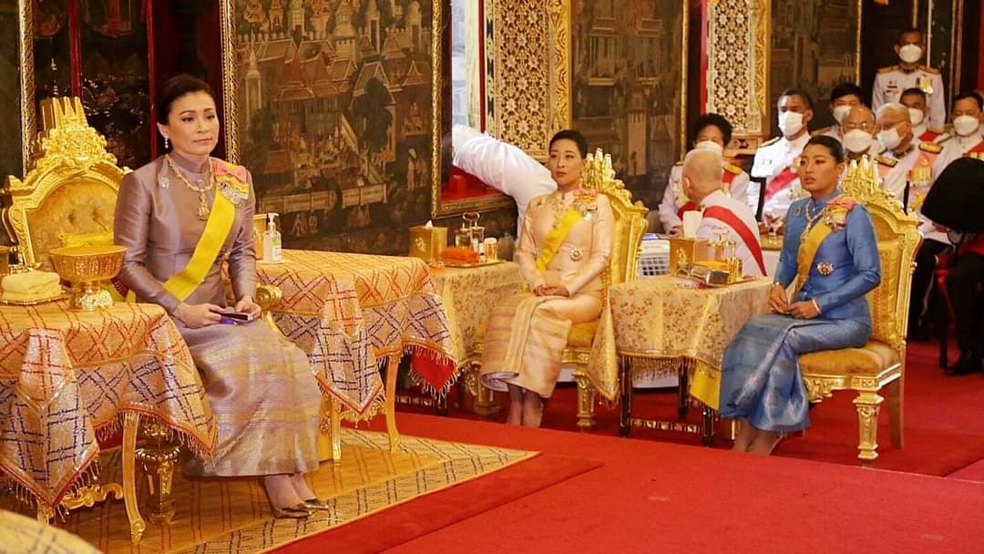 1st_Army_Area's tweet photo. เมื่อเวลา 16.45 น. วันที่ 1 พฤศจิกายน พระบาทสมเด็จพระเจ้าอยู่หัว ทรงพระกรุณาโปรดเกล้าฯ ให้ สมเด็จพระนางเจ้าฯ พระบรมราชินี เสด็จพระราชดำเนินแทนพระองค์ถวายผ้าพระกฐิน พุทธศักราช 2564 ณ วัดราชประดิษฐสถิตมหาสีมาราม 
ขอขอบคุณ:มติชน
#ถวายผ้าพระกฐิน
#ทรงพระเจริญ
https://t.co/3qAi4u6WID https://t.co/jM2CFxhobl