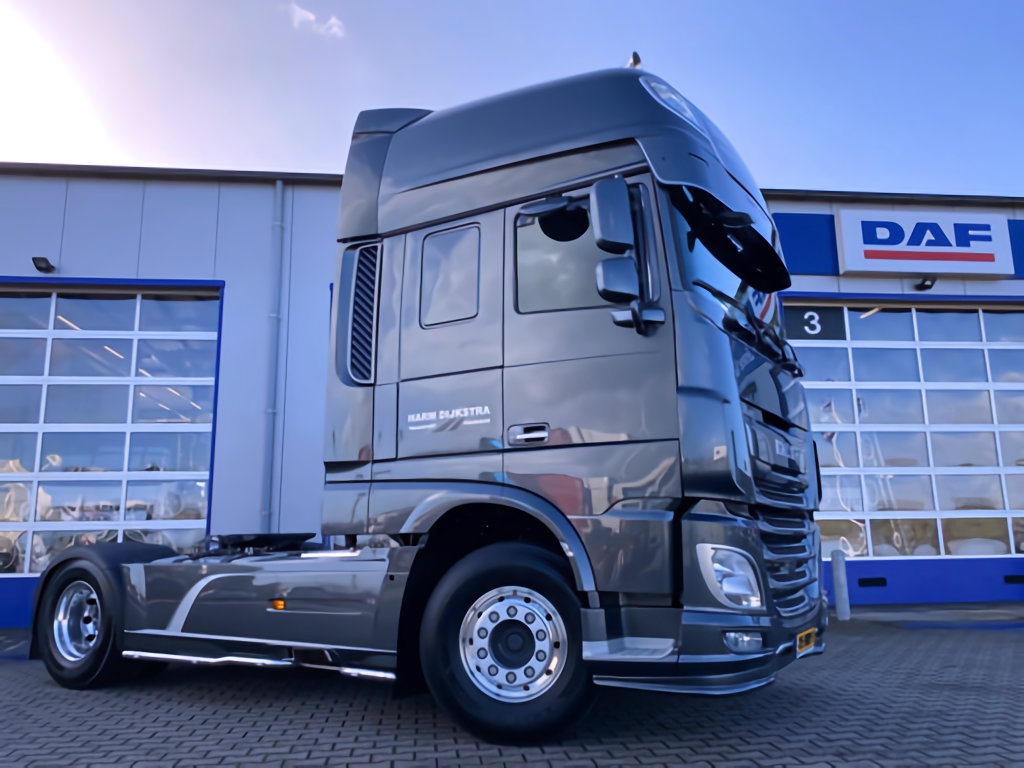 BSFTrucks's tweet photo. Nieuwe DAF XF 480 SSC voor Harm Dijkstra Transport! Bedrijfswagen Service Friesland mocht opnieuw de sleutels overhandigen van een nieuwe DAF XF 480 SSC aan Harm Dijkstra Transport in Franeker. https://t.co/1BSdTMZvTa https://t.co/4Wq5NvrjcX