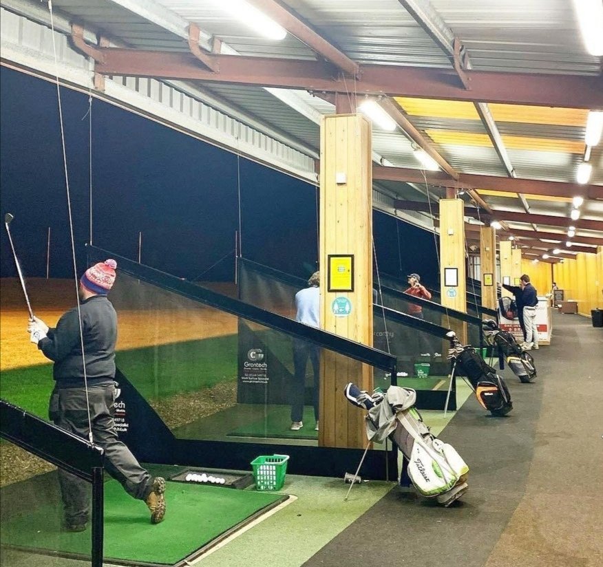 ClaysGolf's tweet image. Wrap up warm, November is here! 😁
. 
. 
Whatever the weather does this month, you'll be fine at @Claysgolf as our driving range is fully undercover!
. 
. 
See you soon!
. 
. 
#claysgolf #golfforeveryone #golfwrexham #drivingrange #wrexham #golf #mondaymotivation