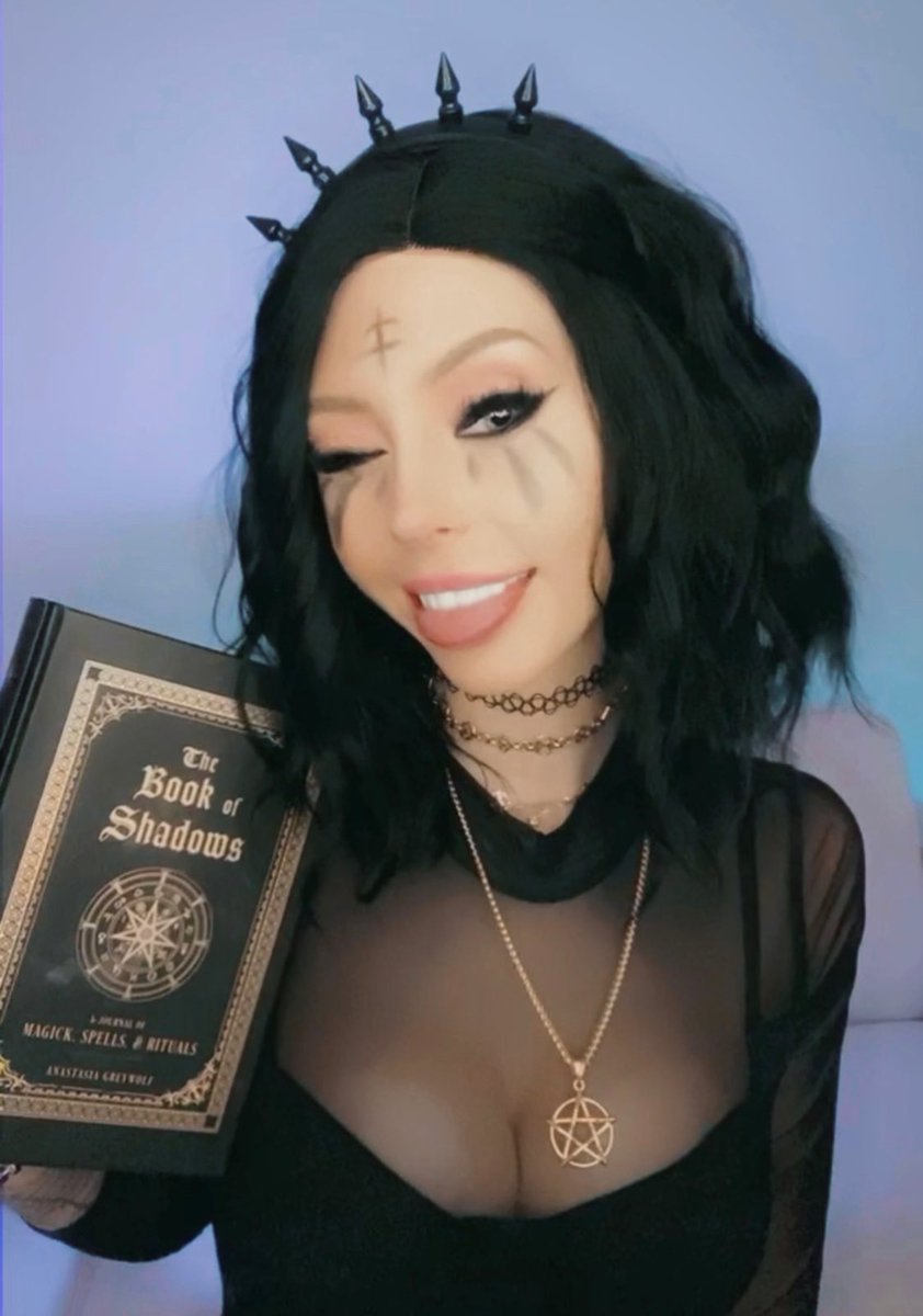 leyla papagiorgio tweet media