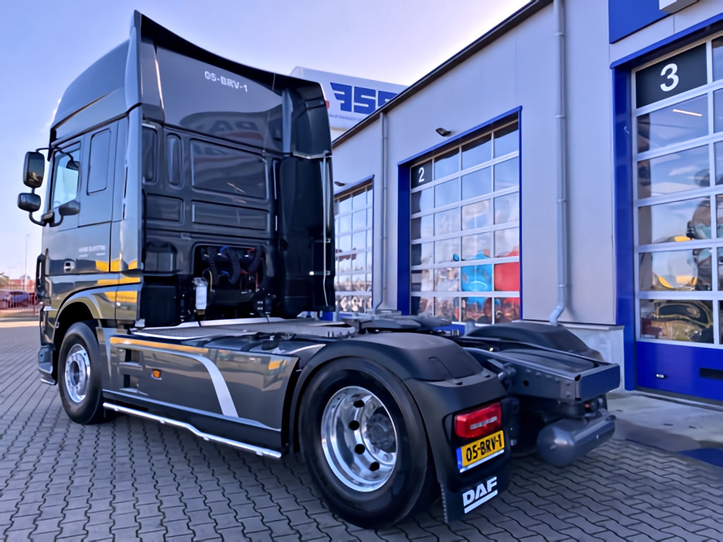 Nieuwe DAF XF 480 SSC voor Harm Dijkstra Transport! Bedrijfswagen Service Friesland mocht opnieuw de sleutels overhandigen van een nieuwe DAF XF 480 SSC aan Harm Dijkstra Transport in Franeker. bsftrucks.nl/nieuwe-daf-xf-…