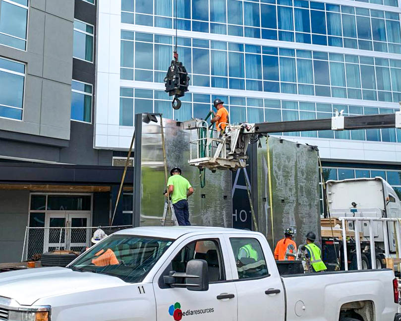 mediaresources's tweet photo. Flying 4 large panels at 185 feet in the air for a hotel in #Charlotte with the assistance of our friends at #WOgrubb β another job well done from our team in South Carolina! πͺ
#installers #signshop #signage #signsolutions #SouthCarolina #installmri https://t.co/RKFgCXp3IU