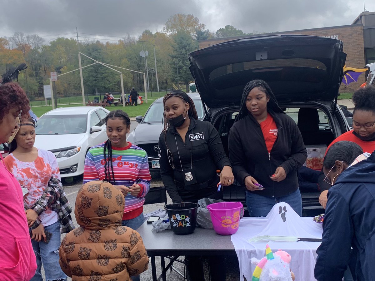McKinleyPups's tweet photo. Our CAST Students participated in our Southeast Community Center’s “Trunk or Treat” this weekend 🎃 #StudentsGivingBack #StudentLeadership @get2school @CCS_District https://t.co/FNv6DBQuy1