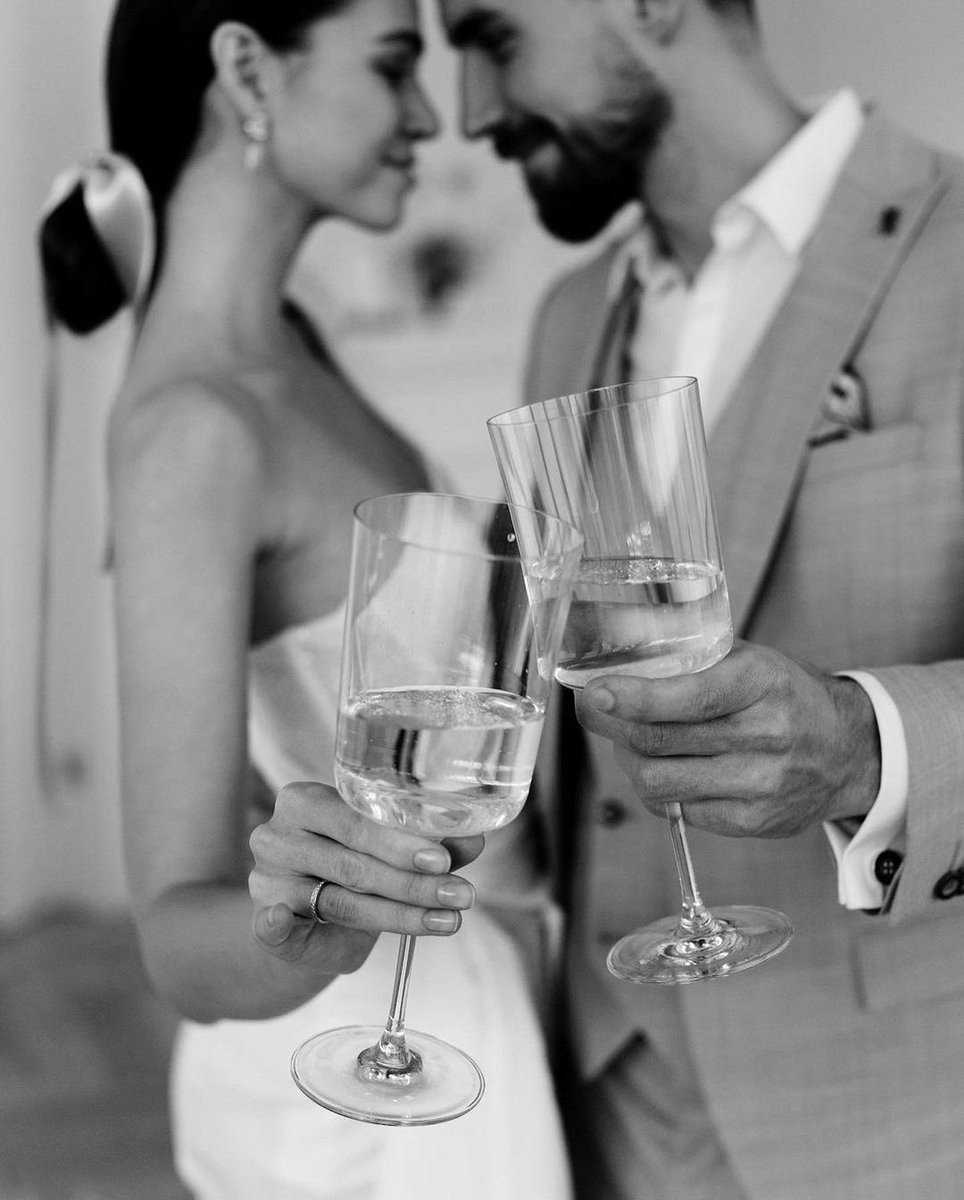 Femme fatale | 01217
Seduction collection by #IdaTorez

One side of the dress with a long sleeve is layered on the other and is tied with a wide ribbon at the waist.

pollardi.com/catalog/ida-to…
#wedding #weddingdress #weddingday #weddingphotos