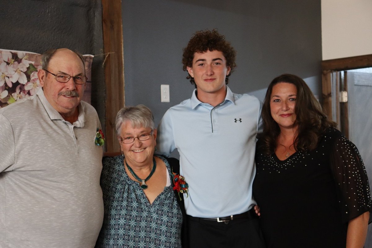 BransMama3276's tweet photo. Happy 17th birthday to my man- child!  The next few years are going to be a wild ride!   Cannot wait to see the great things you do!  Love you so much,  Big B!! @b_stone3204 #timeneedstoslowdown https://t.co/NJorgWheGJ