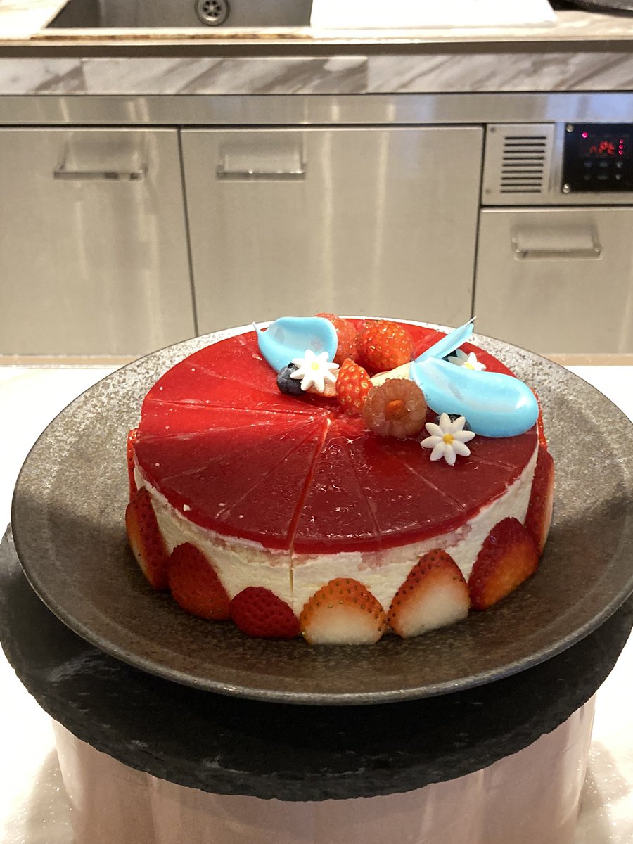 すずか ヒルトンの刀剣乱舞コラボビュッフェ行ってきましたー ビュッフェ台のお写真タイムあったのでホールとかも撮れて良かったです