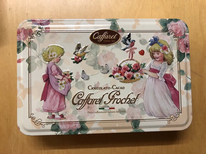 なんだか皆さん、お土産にかわいいパッケージのお菓子をくださるんですよね。 