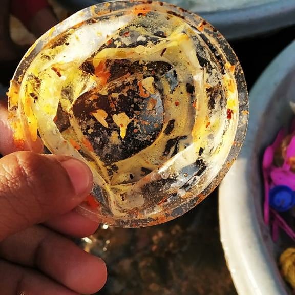 AfrozShah1's tweet photo. Week 340.

Traditional wedding :
- lots of single use garbage .
- littering and carbon footprint . 

Green wedding :
- zero garbage.
- less carbon footprint.

For green wedding -we provide the steel utensil seen in pic - for free in Mumbai.

Pick up.
Use it.
Clean it.
Give back. https://t.co/84E5o5fQ5J