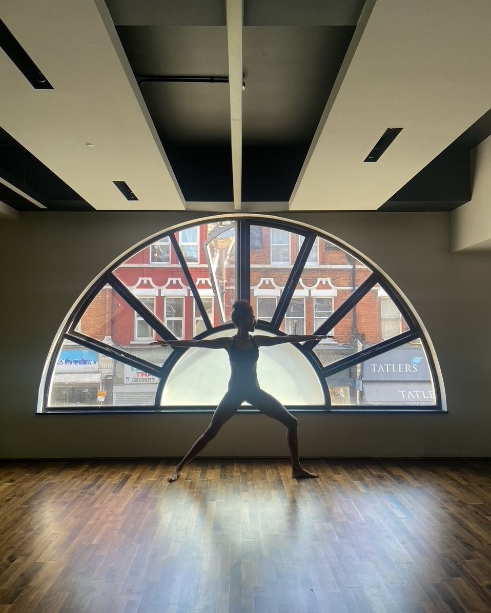 Don't forget to join this afternoon's Yoga for Strength &amp; Mobility class with @yogawithzhi 🧘⁣
⁣
⏰ 1:30-2:30pm 📍Hilldrop Community Centre 🚶‍♀️ 10-12 mins from Chapter Islington⁣
⁣
The class runs every other Monday &amp; all Chapter residents can enjoy free access 🙌