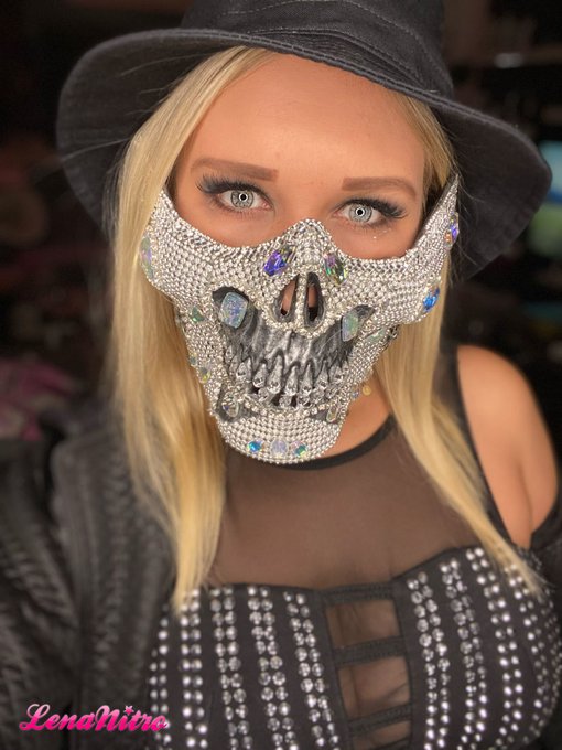 Gestern war es so richtig sch&ouml;n gruselig 🎃👻💀  Daf&uuml;r wird es heute umso hei&szlig;er 💥🔥 https://t.co/OSYlxetmG1