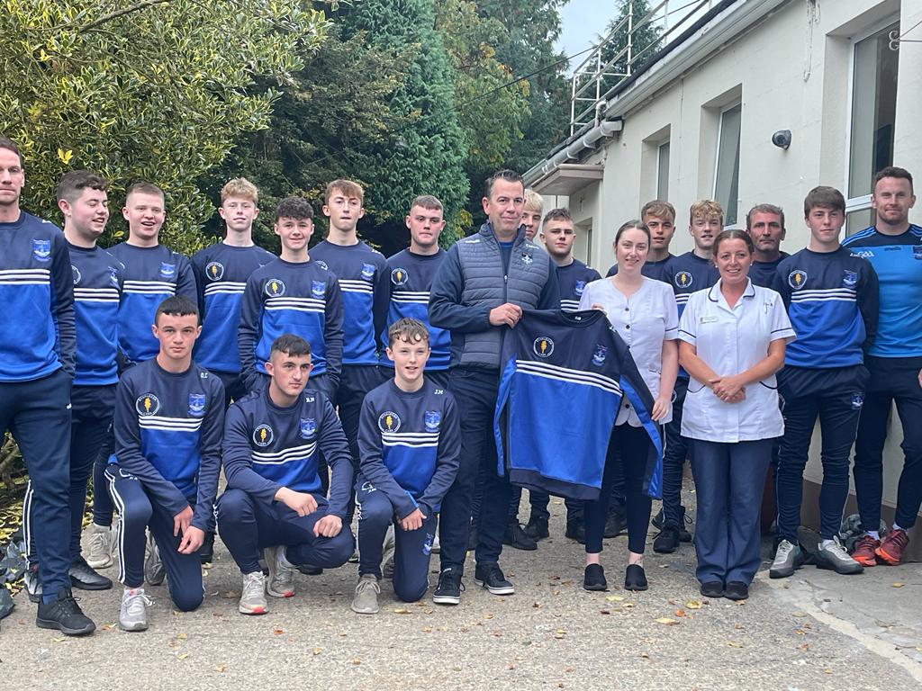 ClonesGAA's tweet photo. Clones GFC are delighted, and extremely grateful, to Evergreen Care for kindly sponsoring our U15 &amp; U17 squads with tracksuits. We look forward to working closely together over the coming years and growing our relationship. Míle buíochas https://t.co/NrKsZBdtd8