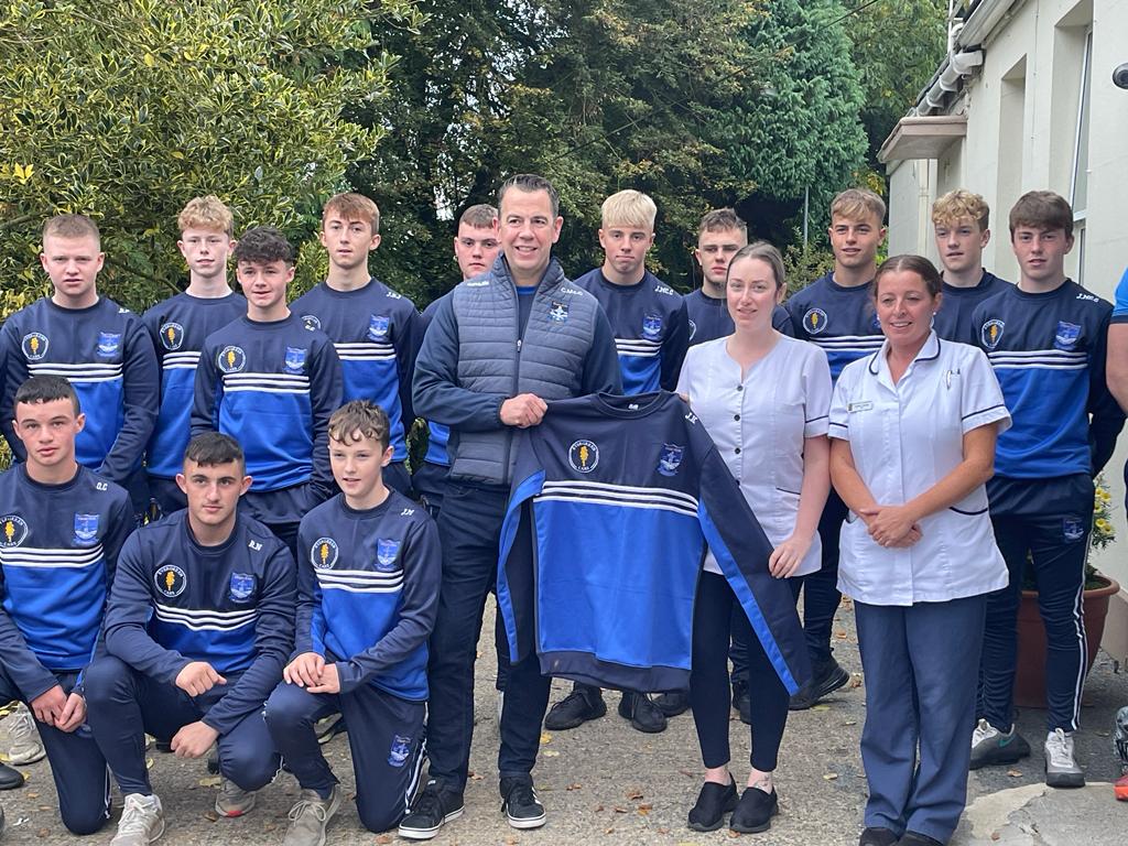 ClonesGAA's tweet photo. Clones GFC are delighted, and extremely grateful, to Evergreen Care for kindly sponsoring our U15 &amp; U17 squads with tracksuits. We look forward to working closely together over the coming years and growing our relationship. Míle buíochas https://t.co/NrKsZBdtd8