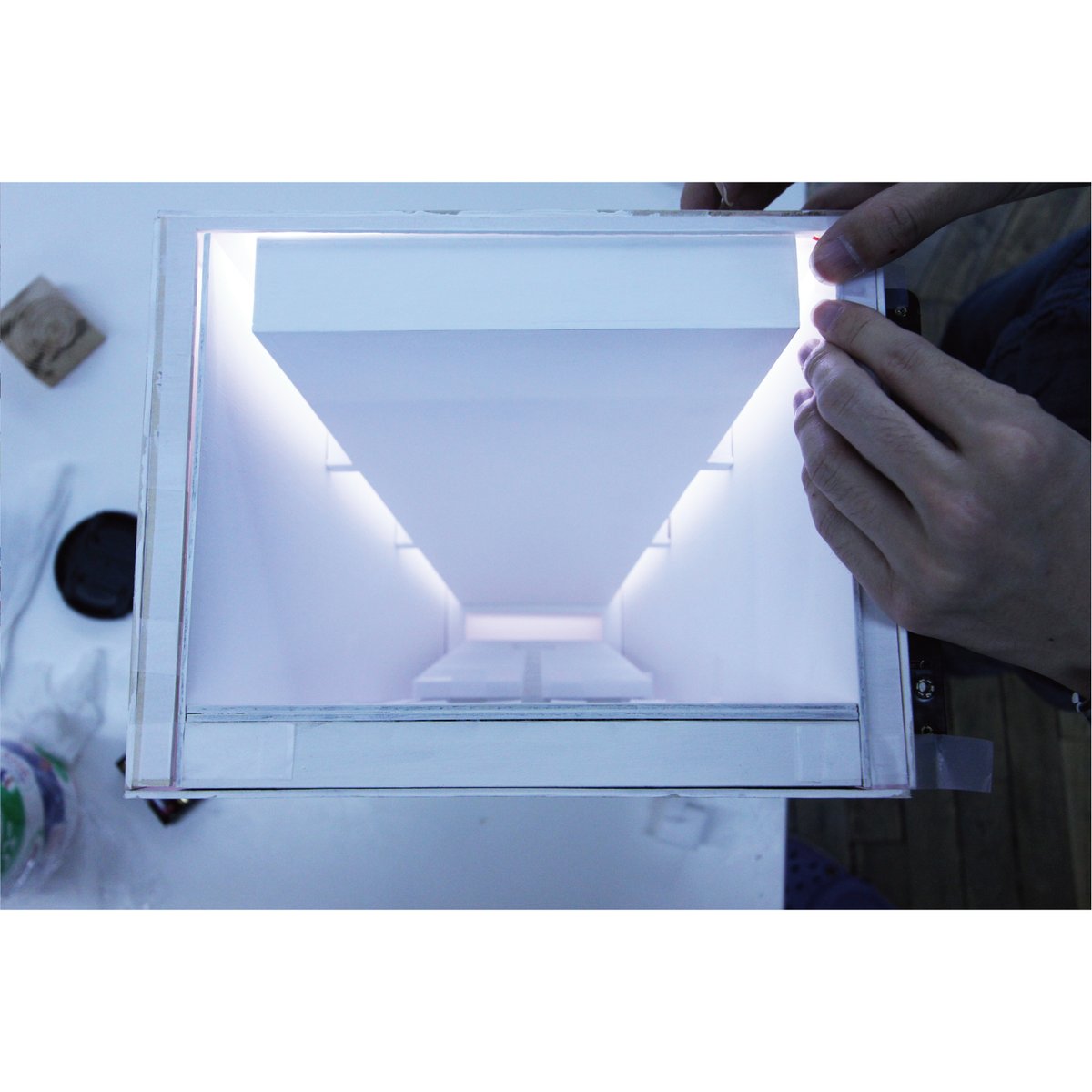 tymdl_info's tweet photo. Perspective model project - White Temple - / 2015
TY&amp;aの上海での展覧会に合わせて制作したパースペクティブな模型。覗き込むと実際の建築空間を見ているようなVR的没入感を体験できる模型。#TYMDL https://t.co/InOqOuDuaT