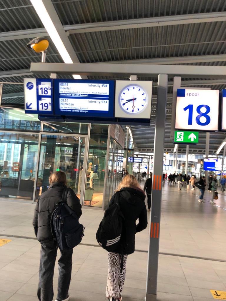 In de trein naar Heerlen voor de Dag van de Stad 2021… ook dit jaar weer een bijzonder en mooi programma gemaakt door <a href="/AgendaStad/">Agenda Stad</a> met o.a. Jan Gehl #dvds  #heerlen #destadvandetoekomststaatalindesteigers