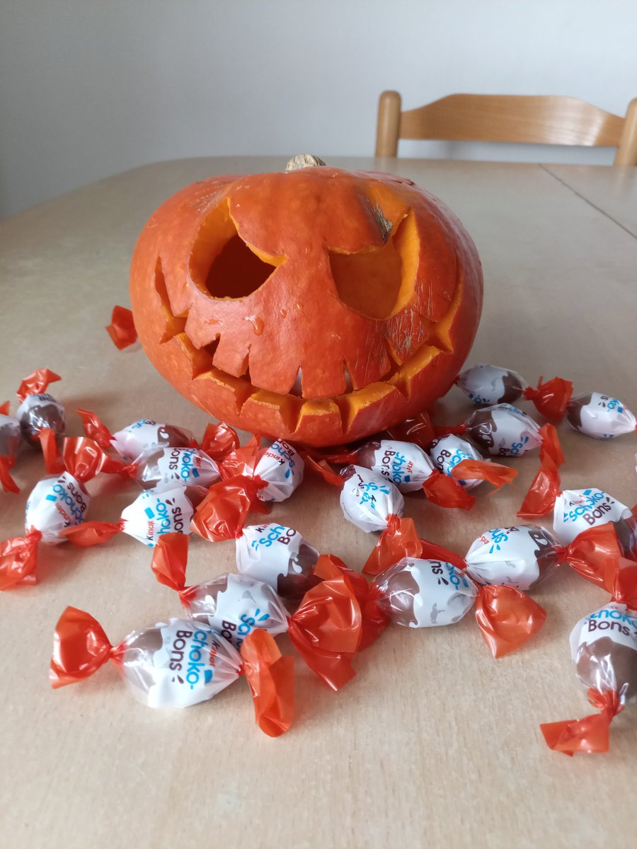 CanetSeverin's tweet photo. Joyeux Halloween a tous https://t.co/XomSHefZD7