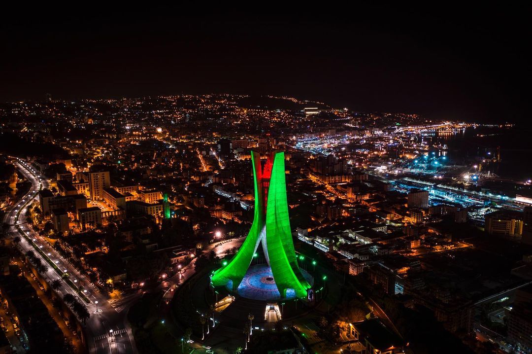 OumeimaBourbia's tweet photo. يرحل الجميع ويبقى الوطن .. لا تنتقم من وطنك فقط لأنك لا تتفق مع أحدهم.
#اول_نوفمبر_1954 https://t.co/OmX5Nv5F8J