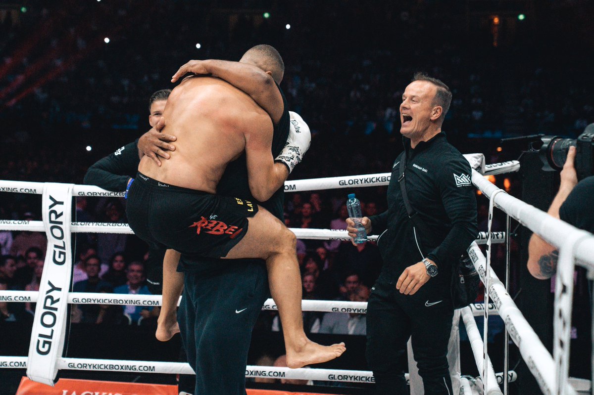 GLORY_NL's tweet photo. .@gokhantherebel ❤️ @mikepassenier
#COLLISION3 https://t.co/mpz3XNWwPX
