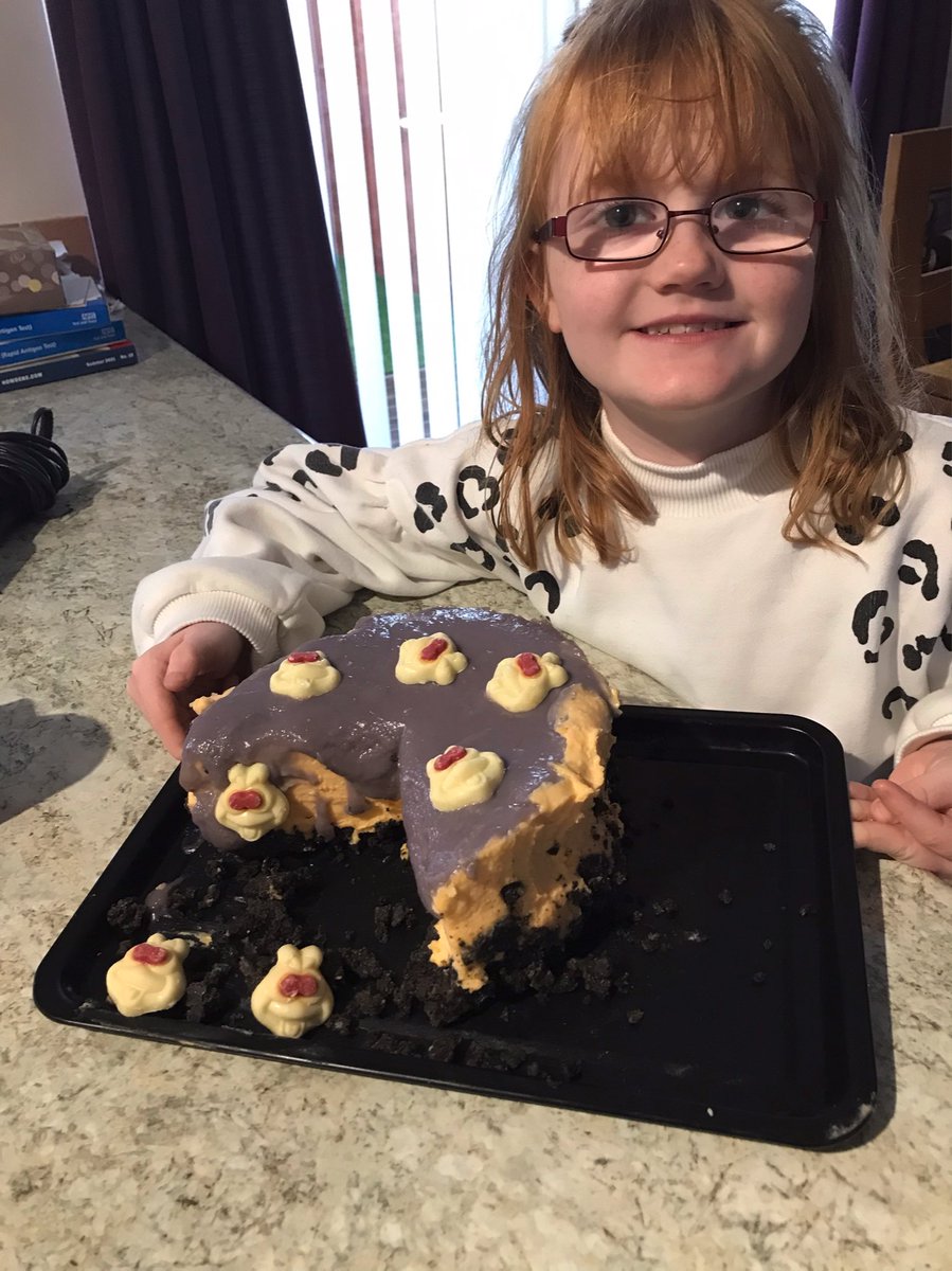 CartyNicki's tweet photo. @Hadrian_Park #HPPS3AMeerkats we made a Amazon mud pudding this week x https://t.co/Nk4NJ8cpXP
