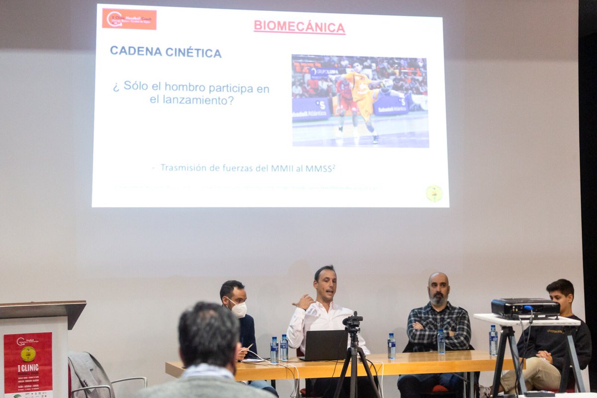 cizu10's tweet photo. Muchas gracias @ClinicGijon por invitarme al I Clinic Handball Coach @UnicajaBanco para realizar una ponencia sobre la prevención de lesiones de hombro en el #balonmano.
Os dejo el enlace para que la veáis:
A partir de: 1h10min. 
🔗 https://t.co/n67smyv8Xs https://t.co/hxP5QnsuWX
