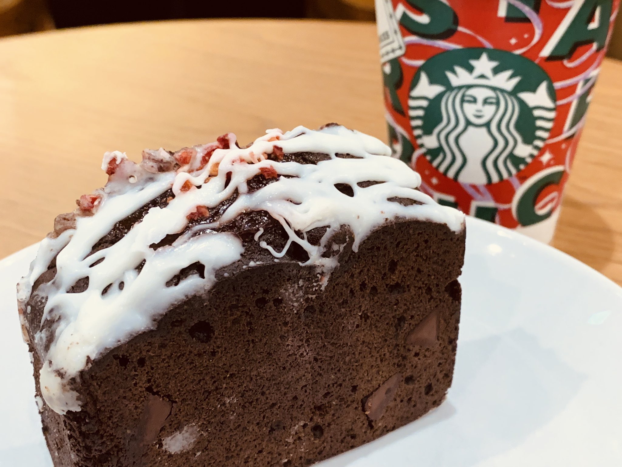 やきそばかおる Tvブロス ラジオ特集 発売中 スタバのチョコレートパウンドケーキ 新発売 店内もクリスマス仕様に T Co Utyna8lwem Twitter