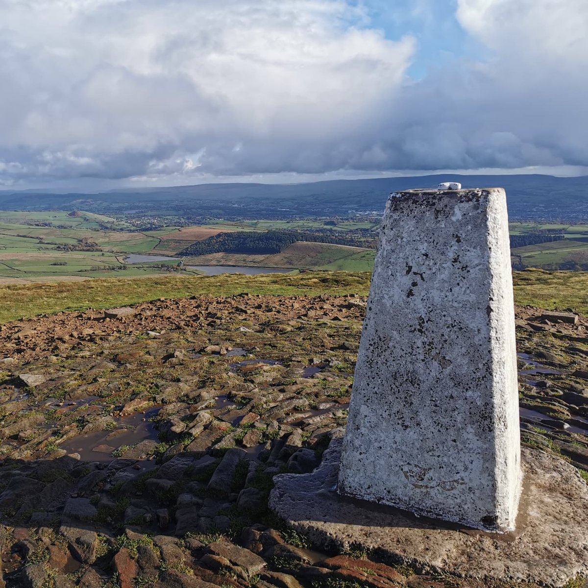 Shells_Travels's tweet photo. A few pictures from my Pendle Hill at the weekend walk with the lovely @JennyLeeBarrett it really helped to ground me and is a walk that was well worth waiting so long for!
#hillwalking
#walking
#wildwomen
#happieroutside https://t.co/XaATxKIMyA