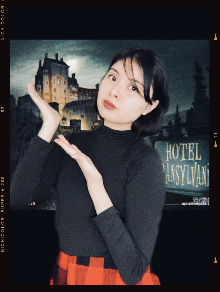 Innatallie22's tweet photo. hi! i’m mavis for halloween, welcome to hotel transylvania 🧛‍♀️🎃 https://t.co/VrZ1Zzcnfq
