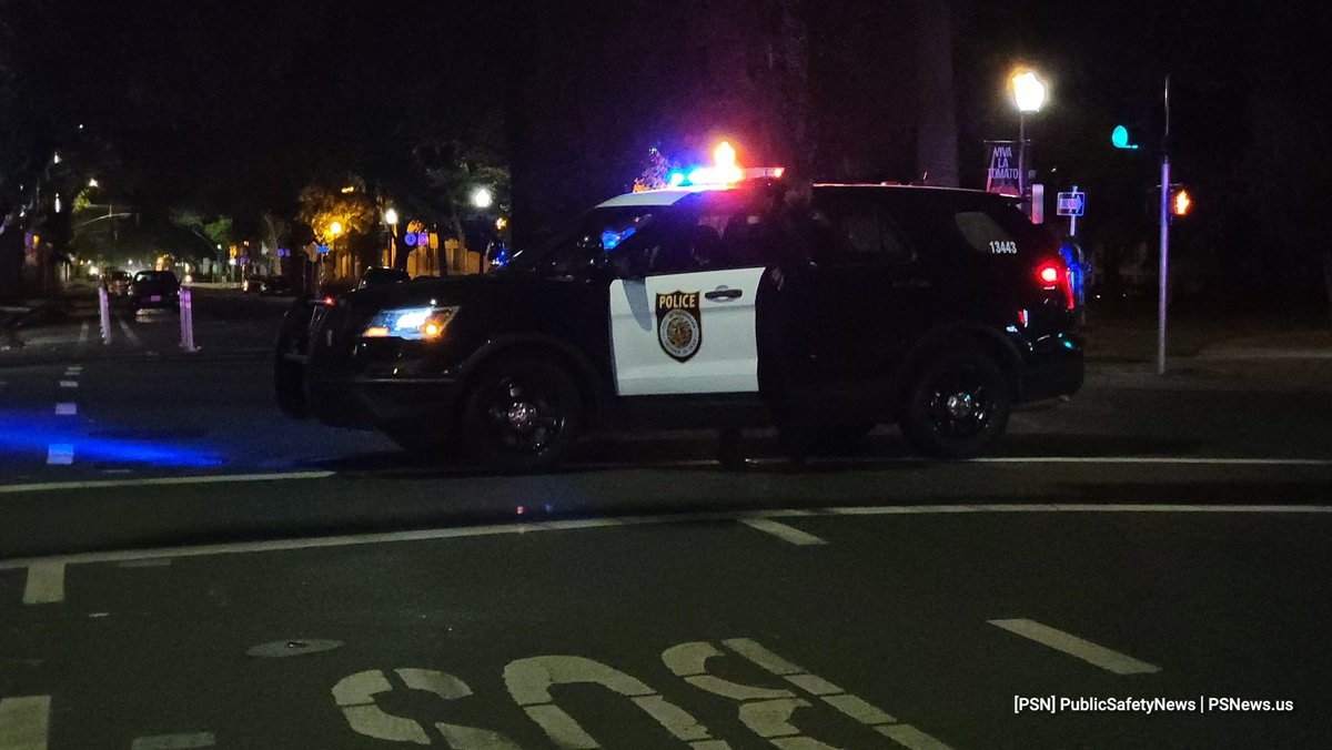 PSNews_Sac's tweet photo. #BREAKING #AutoVsPed #Midtown
#Fatal #HitAndRun
J Street is closed at 28th Street as officers investigate a fatal, Auto vs Pedestrian, Hit-and-Run incident. More details coming shortly. Reroute and avoid the area. https://t.co/x6QfZZSCgy