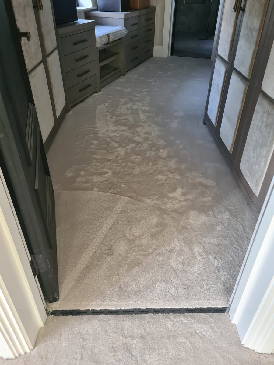 EdgeProjectsLtd's tweet image. Carpets laid - they feel and look so nice.
#bespokehome #luxuryhouse #luxuryhome #luxuryhomebuilder #newbuild #carpet #carpet #lookinggood
edgeprojectsltd.uk
facebook.com/EdgeProjectsLi…
