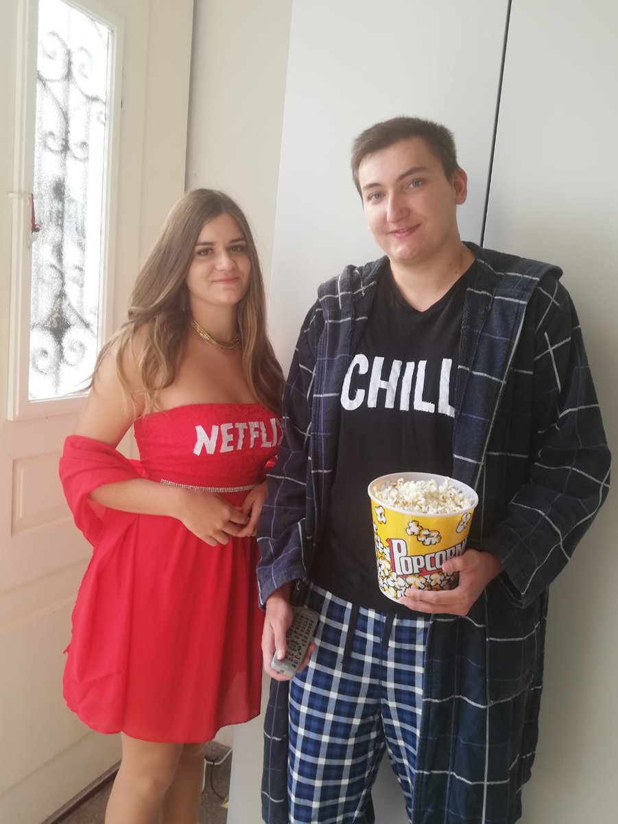 TrueKlausi's tweet photo. This breakpoint was a lot of fun, as always. I am not unsatisfied with my play, but without grinding it will stay mediocre. Seeing everybody is obviously the very best part of every event. Loved all the costumes and Julia and I had a blast with our costume too. #netflixandchill https://t.co/0CXZTa22bq