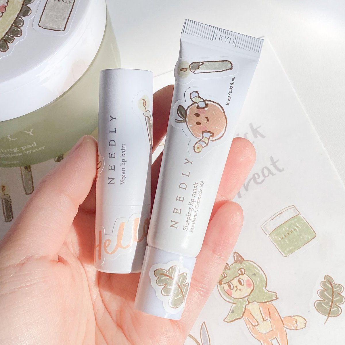 Hamkdy_'s tweet photo. Cute🍐🥚〰️🪞น้องใช้ดีมากกก แล้ววันนี้มาแจก 2 รางวัลคับ 
— Sleeping lip mask + sticker 1 รางวัล
— Vegan lip blam + sticker 1 รางวัล 

กติกา : รีทวิต + เม้นอิโมจิ แล้วติด #NeedlyPeekaBoo https://t.co/MOnpH0IZvG