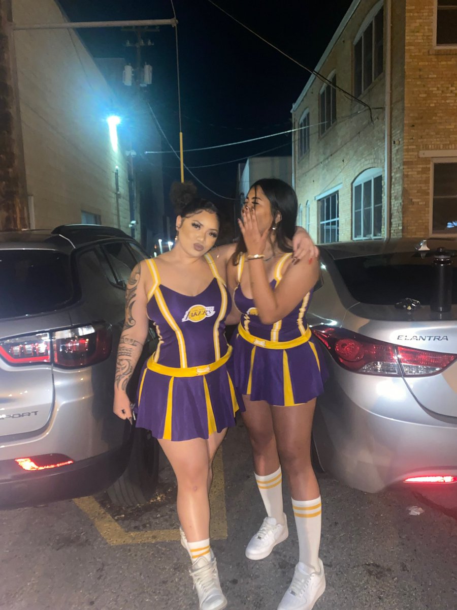 ttwitdagoodhair's tweet photo. Laker Ganggg or Dieeee💛💜🤝 #HappyHalloween2021  @Kongaika17 https://t.co/nJznU6Rzbm