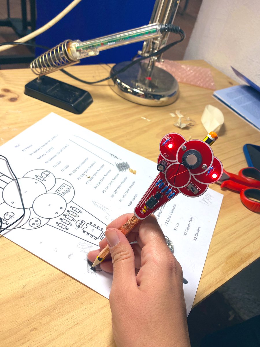 elenavercher's tweet photo. had loads of fun creating a #Drawdio, learning & practising soldering & creative electronics at Bilbao Maker Faire #MFBIO!✏️🎶
▶️https://t.co/BwojWLE7TB
and the best part will come tomorrow when the Y3 students discover it!✨
ESKERRIK ASKO, @Arual97dn_nb eta @nerea_diaz_!💙✨ https://t.co/jVXmwV1LjQ