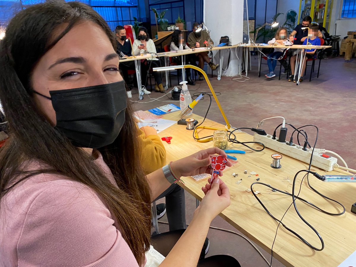 elenavercher's tweet photo. had loads of fun creating a #Drawdio, learning & practising soldering & creative electronics at Bilbao Maker Faire #MFBIO!✏️🎶
▶️https://t.co/BwojWLE7TB
and the best part will come tomorrow when the Y3 students discover it!✨
ESKERRIK ASKO, @Arual97dn_nb eta @nerea_diaz_!💙✨ https://t.co/jVXmwV1LjQ