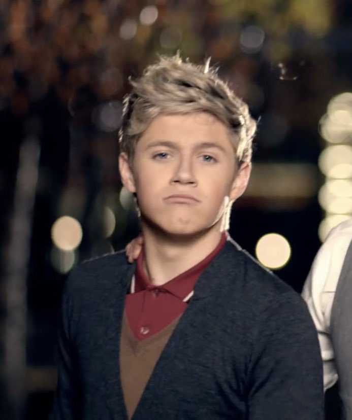 comfortfornouis's tweet photo. nouis in one thing mv https://t.co/tbqKQznBGd