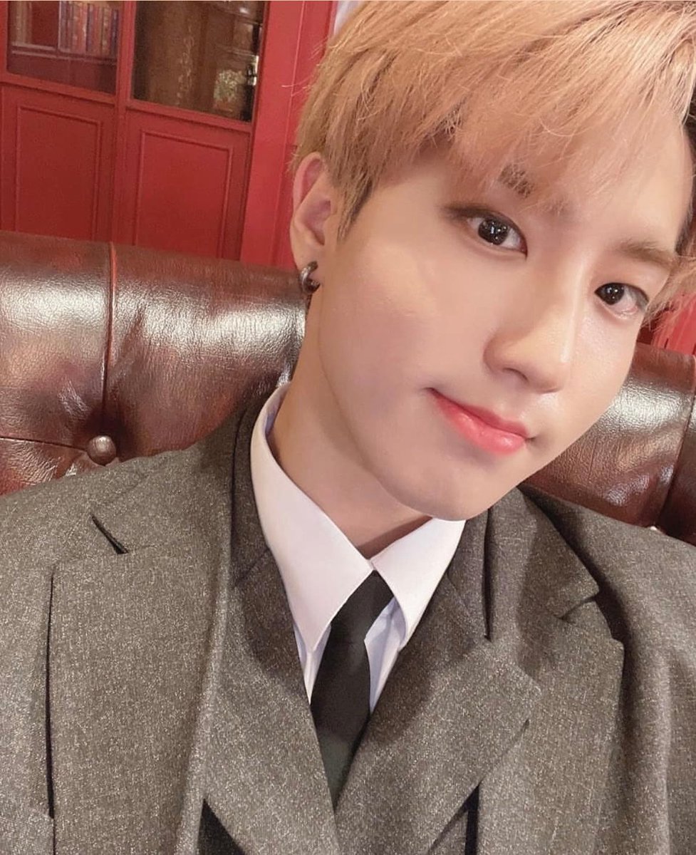 straykids_italy's tweet photo. [Foto] 211101

Aggiornamento Instagram di @/realstraykids
Realstraykids (#Han): "Lee Manwol-ssi, per favore sbarazzati velocemente del tuo forno
Prima che lo venda
#HanChansung #loveyou #STAY
#SuperInRitardo #DelLuna #Immerso"

#StrayKids #스트레이키즈 #スキズ #STAY @Stray_Kids https://t.co/Kxdk4UAfcs