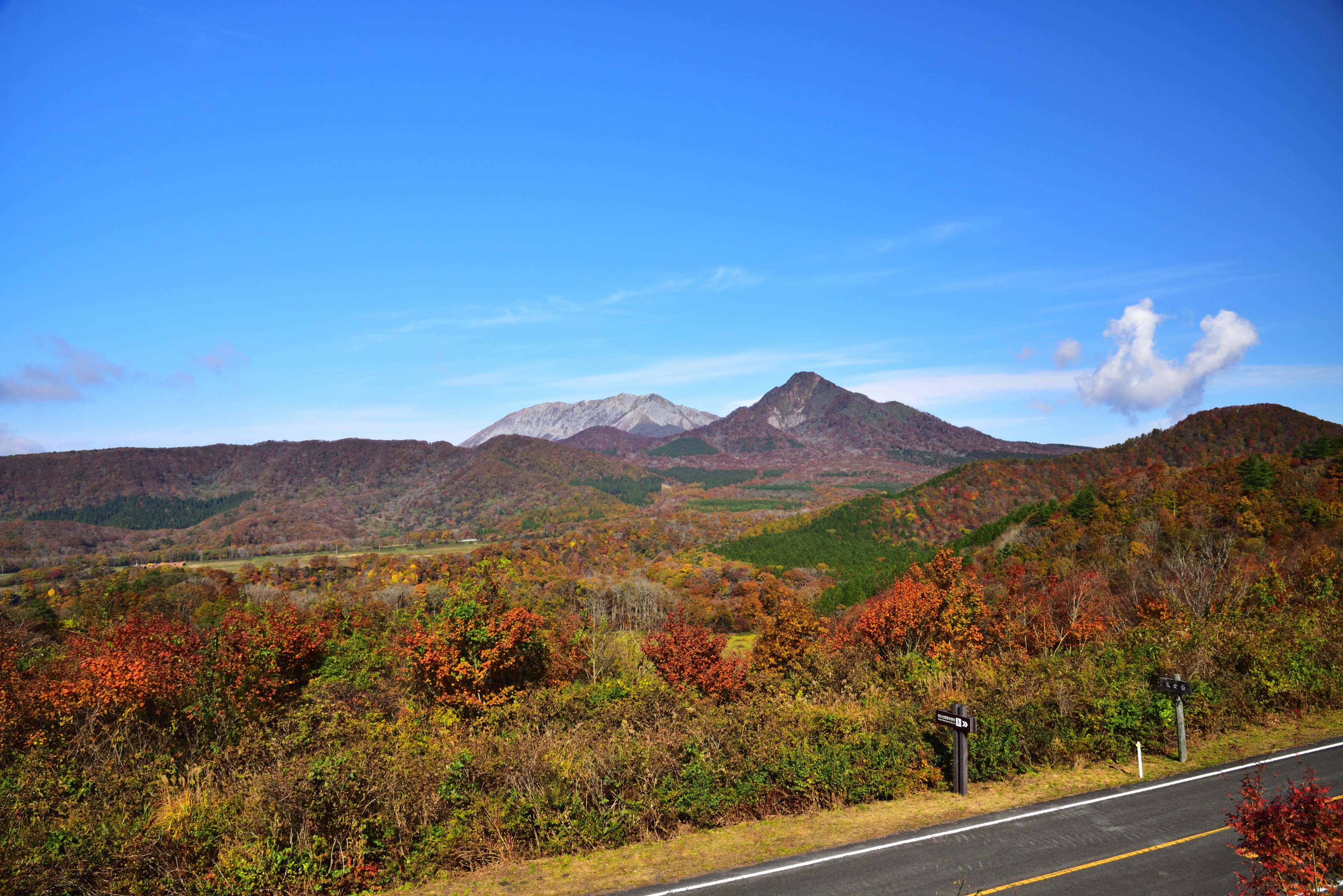 ひるぜん焼そば好いとん会 蒜山観光協会 鬼女台展望休憩所をはじめ 蒜山高原では紅葉が見頃をむかえてきました 日中は過ごしやすいお天気なので 秋の行楽をお楽しみくださいませ T Co Wfbmak4f51 Twitter