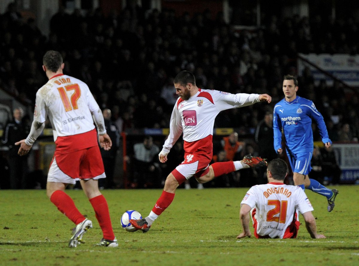 StevenageFC's tweet photo. A new week with new opportunities. 👊

This weekend, it's @EmiratesFACup weekend. 🏆 https://t.co/1RiBWNVu9U