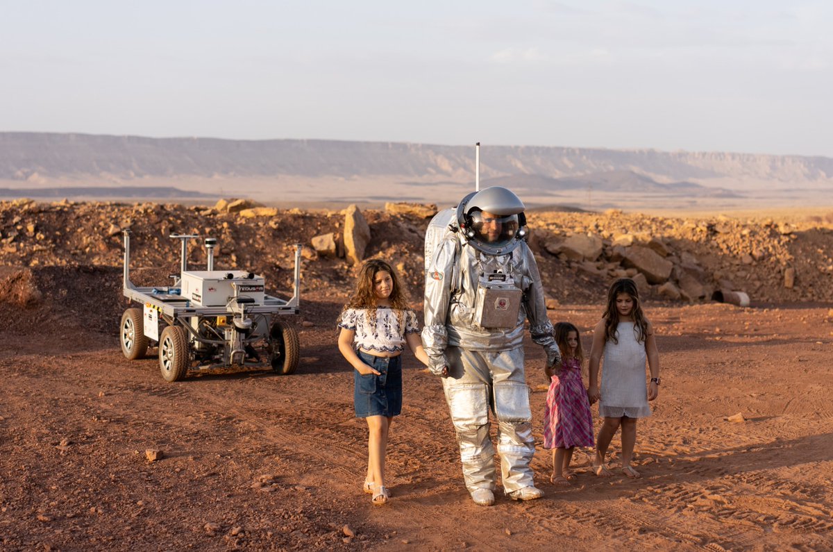 liadyosef's tweet photo. This is the actual Mars generation, we're just the ship builders.
#AMADEE20 #SimulateMars #ExploringTomorrow
@ILSpaceAgency @oewf @DMarsAnalog https://t.co/Du4O2iGWnE