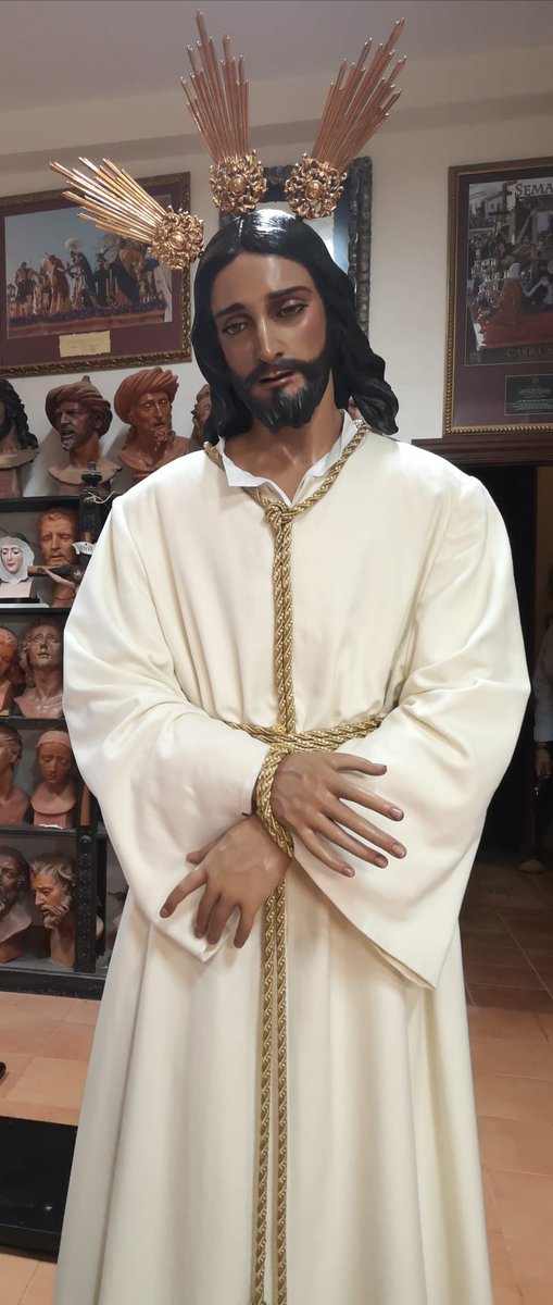 HumildadMontoro's tweet photo. Al fin el Señor de la Humildad está en Montoro.
Gracias a su restaurador D. Antonio Bernal Redondo, a nuestro consiliaro D. Juan Vicente Ruiz Soria, al grupo de capilla de la Asociación Músico-Cultural Juan Mohedo y a todos los asistentes para recibir como se merece al Señor. https://t.co/WA7yzOWpCA