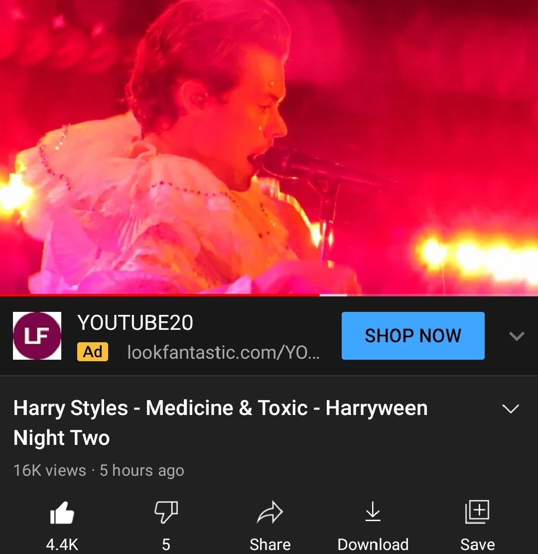 sunfflouwerry's tweet photo. oficially the most iconic performances by harry styles fight me https://t.co/2Gy7nrVyIP