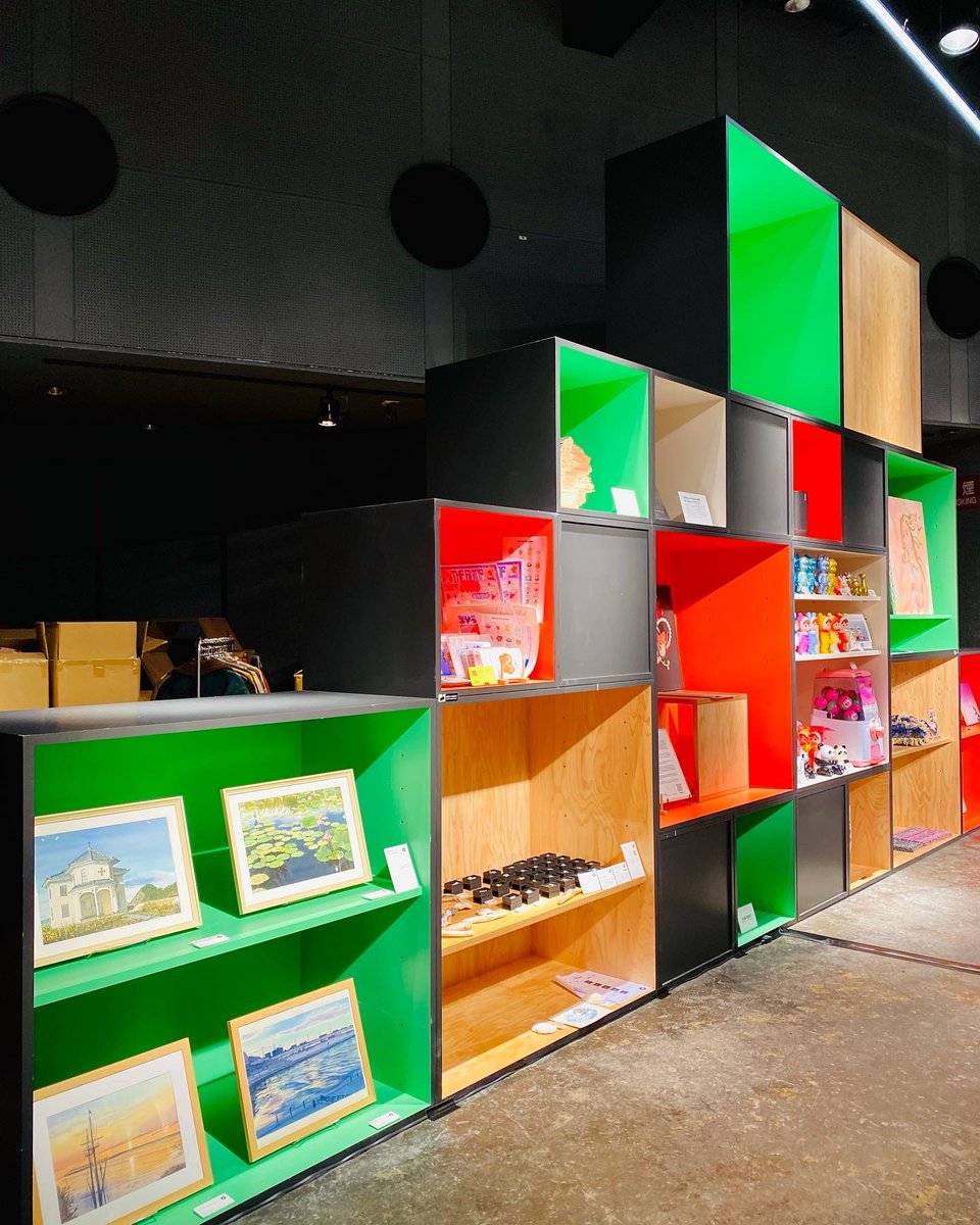 OXBLOOD54JB's tweet photo. 石巻のシェア型アーティストインレジデンス「Creative Hub」が原宿で展示だというのでお邪魔した。
運営している巻組代表の渡邊享子ちゃんは早くから外向きに石巻のクリエイティブを発信していていつも感心している。
見習いたい。
#creativehub #beatstudio
#ラフォーレ原宿
#石巻カルチャーヤバい https://t.co/u83rjFJYES