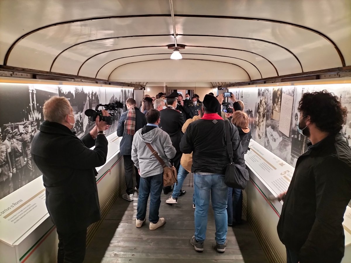 #Arezzo | Inizia il racconto sul treno! #militeignoto100 #anniversarinazionali #MiliteIgnoto