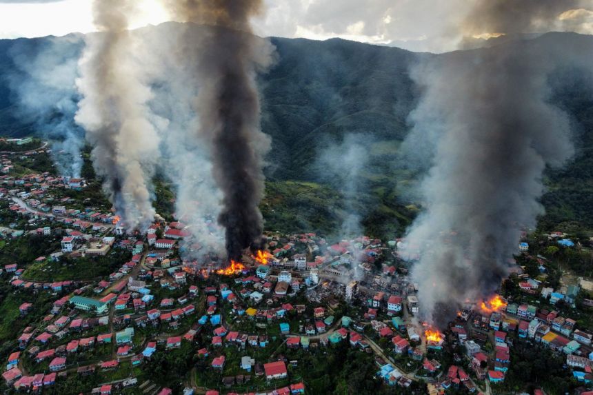 KenRoth's tweet photo. "The United States said it was 'gravely concerned' by reports of human rights violations that Myanmar security forces have allegedly perpetuated in Chin State, including setting fire to and destroying over 100 residences and Christian churches." https://t.co/3XmJrCcrm5 https://t.co/erdNCqaTrw