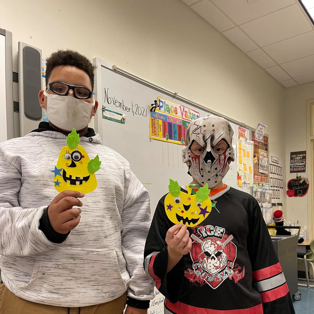 nps_parkelem's tweet photo. Happy Halloween from Park Panthers !  #ParkPanthers #PantherPride #NPS #halloween2021 https://t.co/K7soX9gTlm